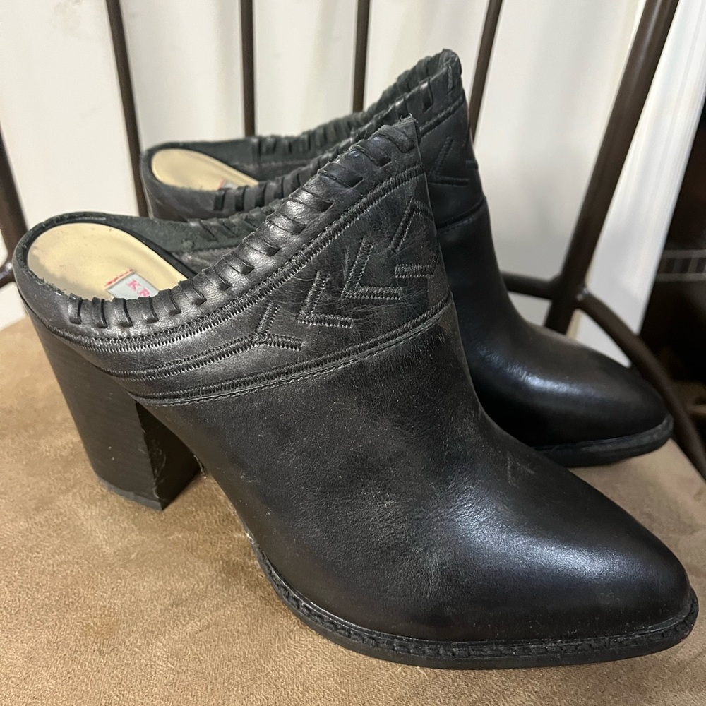 COPY - Kristen Cavalleri Chinese Laundry clog style slide on heels! Like New
